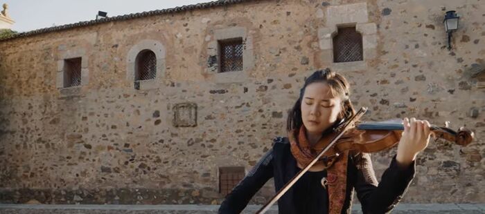 Video inspirado en Juego de Tronos de Cáceres 2031 y Abby Violín para proyectar patrimonio extremeño